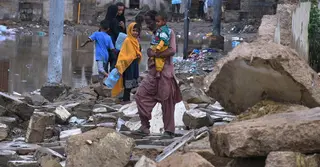 পাকিস্তানে ঝড়ের তাণ্ডবে দেয়াল ধসে নিহত ১৬